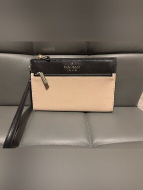 kate spade Two-Tone Black and Beige Saffiano Wristlet